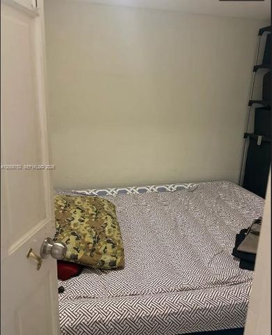 1330 W 54th St 221C, Hialeah, FL 33012