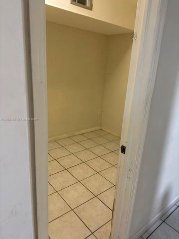 1330 W 54th St 221C, Hialeah, FL 33012