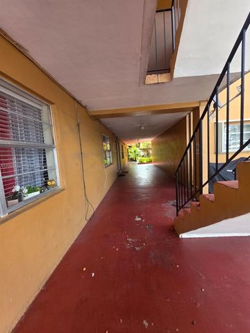 1330 W 54th St 221C, Hialeah, FL 33012
