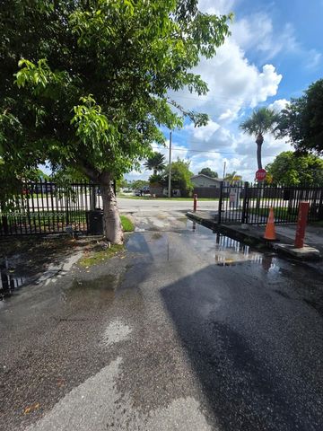 1330 W 54th St 221C, Hialeah, FL 33012