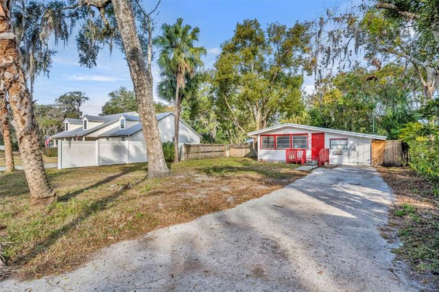 150 E WASHINGTON AVENUE, Lake Helen, FL 32744