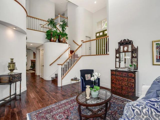 6061 Greenhedge Row, La Jolla, CA 92037