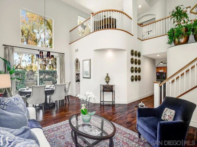 6061 Greenhedge Row, La Jolla, CA 92037