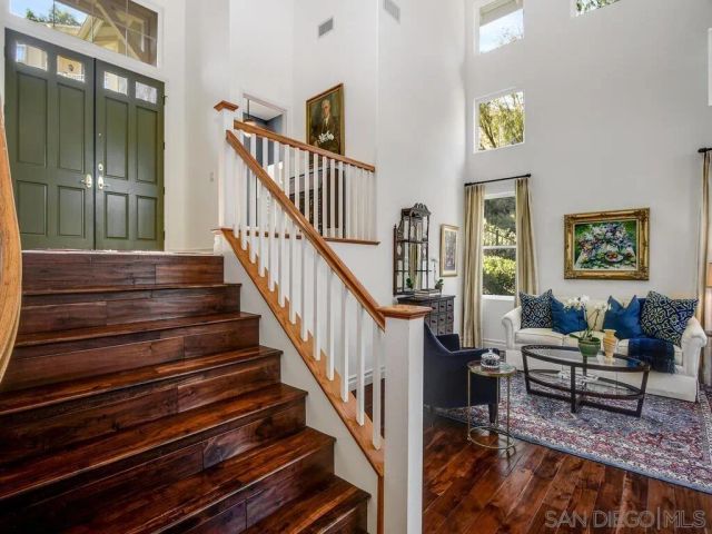 6061 Greenhedge Row, La Jolla, CA 92037