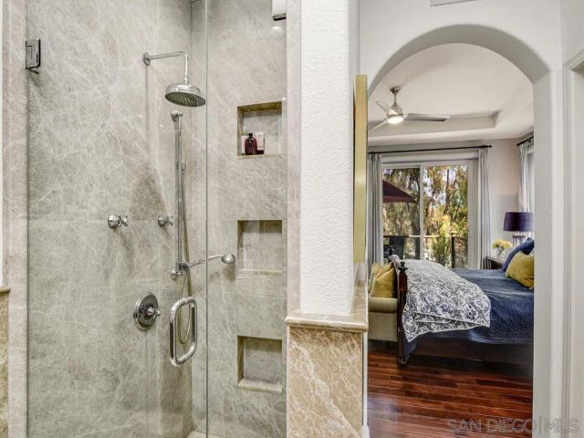 6061 Greenhedge Row, La Jolla, CA 92037