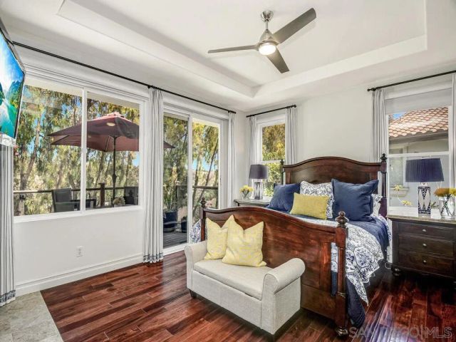 6061 Greenhedge Row, La Jolla, CA 92037