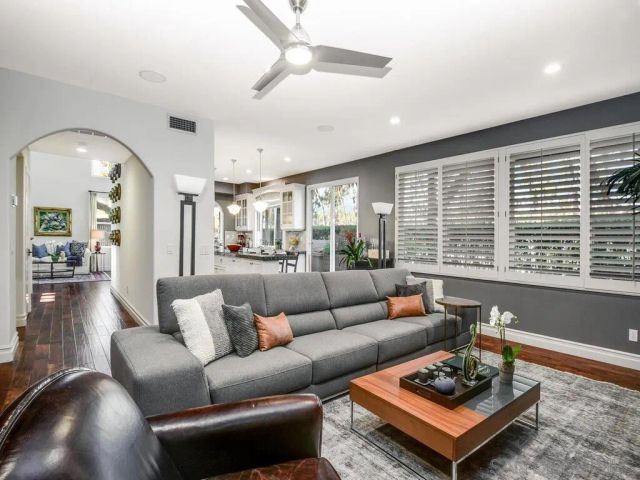 6061 Greenhedge Row, La Jolla, CA 92037