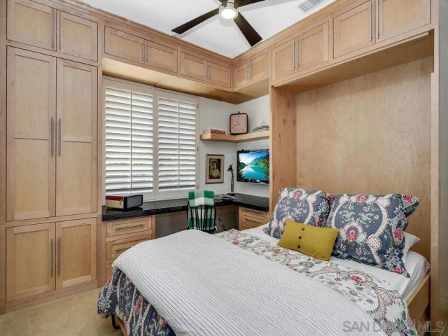 6061 Greenhedge Row, La Jolla, CA 92037