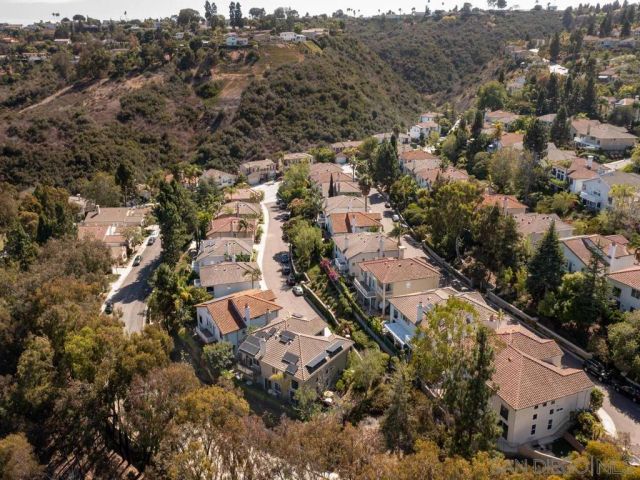 6061 Greenhedge Row, La Jolla, CA 92037