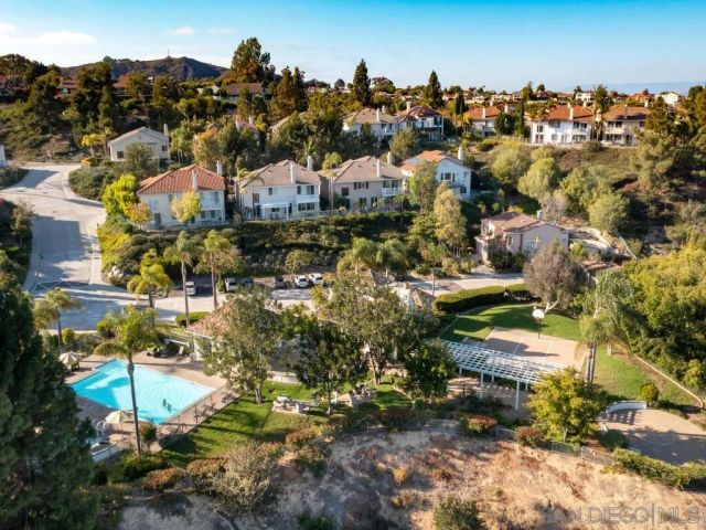 6061 Greenhedge Row, La Jolla, CA 92037