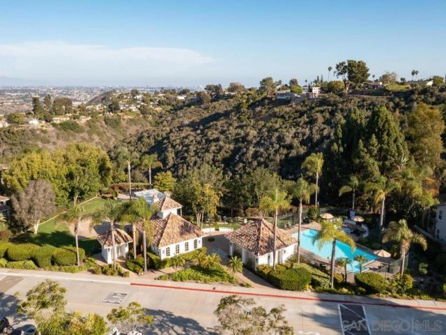 6061 Greenhedge Row, La Jolla, CA 92037