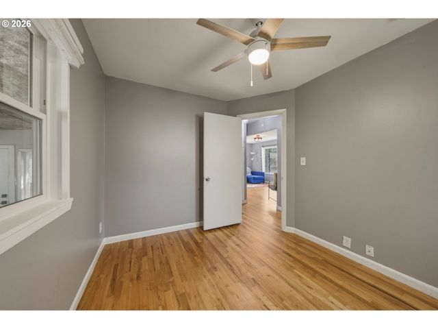 11005 Ne SCHUYLER St, Portland, OR 97220