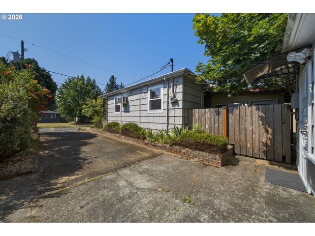 11005 Ne SCHUYLER St, Portland, OR 97220