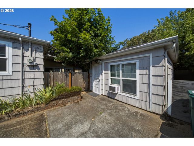 11005 Ne SCHUYLER St, Portland, OR 97220