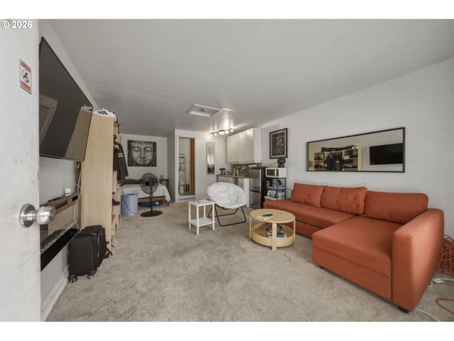 11005 Ne SCHUYLER St, Portland, OR 97220