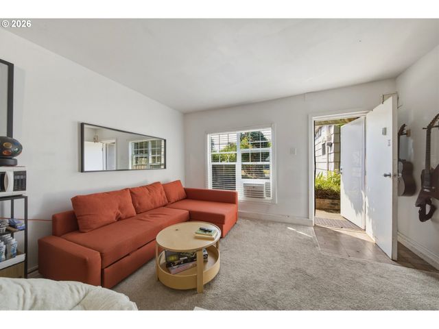 11005 Ne SCHUYLER St, Portland, OR 97220