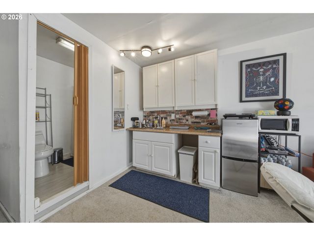 11005 Ne SCHUYLER St, Portland, OR 97220