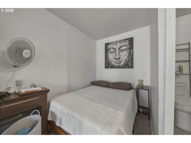 11005 Ne SCHUYLER St, Portland, OR 97220
