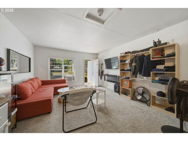 11005 Ne SCHUYLER St, Portland, OR 97220