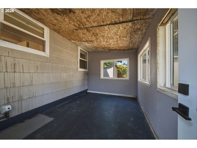 11005 Ne SCHUYLER St, Portland, OR 97220