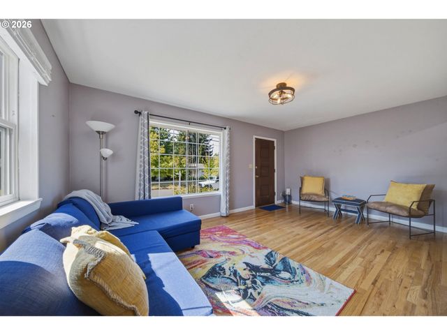 11005 Ne SCHUYLER St, Portland, OR 97220