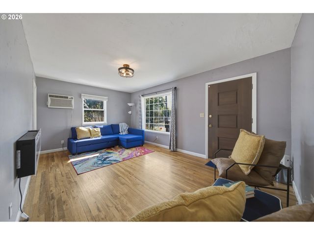 11005 Ne SCHUYLER St, Portland, OR 97220