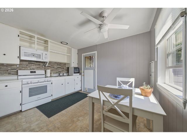 11005 Ne SCHUYLER St, Portland, OR 97220
