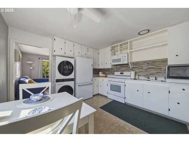 11005 Ne SCHUYLER St, Portland, OR 97220