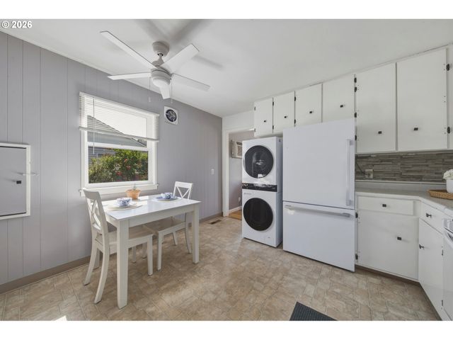 11005 Ne SCHUYLER St, Portland, OR 97220
