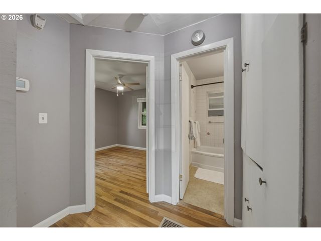 11005 Ne SCHUYLER St, Portland, OR 97220