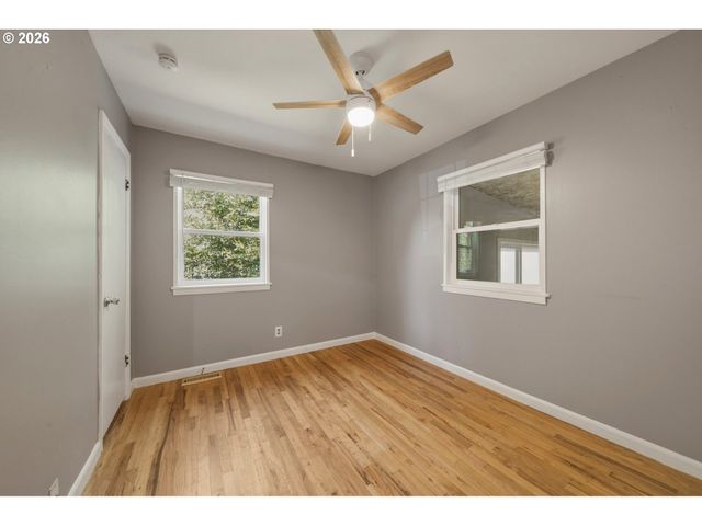 11005 Ne SCHUYLER St, Portland, OR 97220