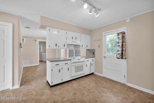 1950 HOLLY OAKS RAVINE Drive, Jacksonville, FL 32225