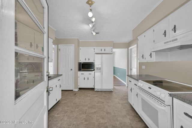 1950 HOLLY OAKS RAVINE Drive, Jacksonville, FL 32225