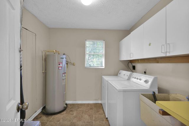 1950 HOLLY OAKS RAVINE Drive, Jacksonville, FL 32225
