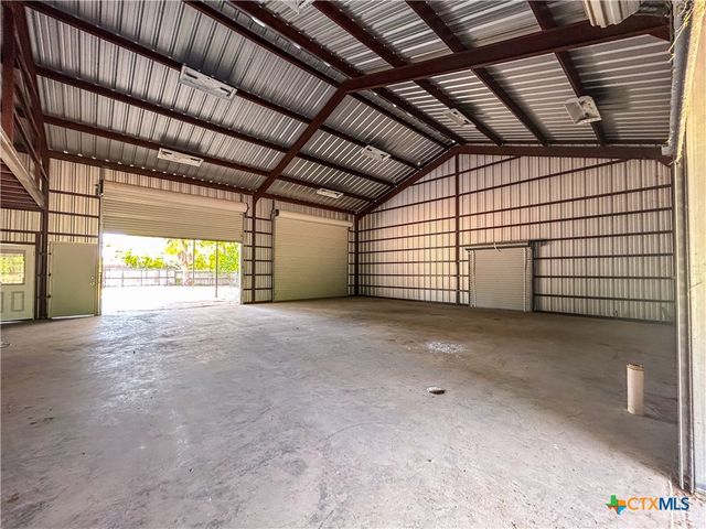 90 Honey Drive, Victoria, TX 77904