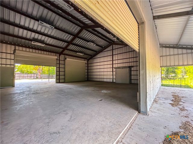 90 Honey Drive, Victoria, TX 77904