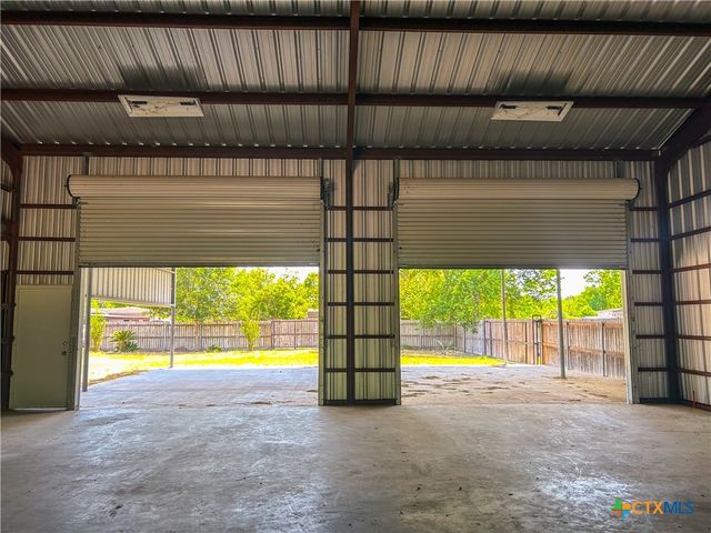 90 Honey Drive, Victoria, TX 77904