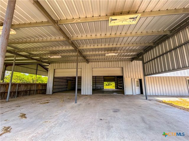 90 Honey Drive, Victoria, TX 77904