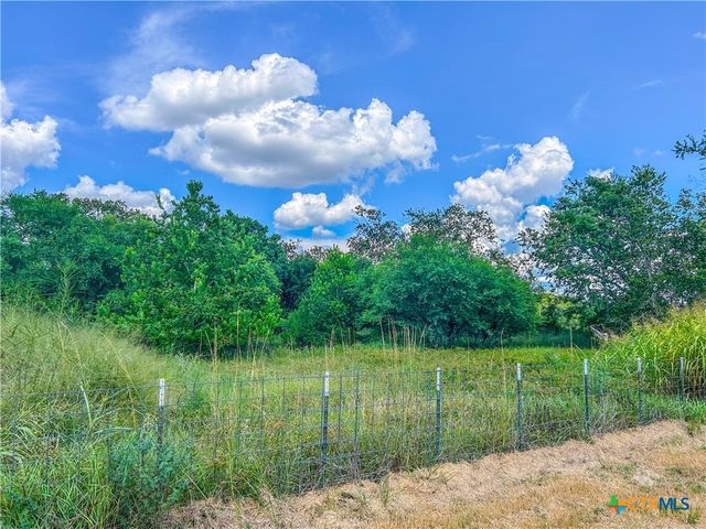 90 Honey Drive, Victoria, TX 77904