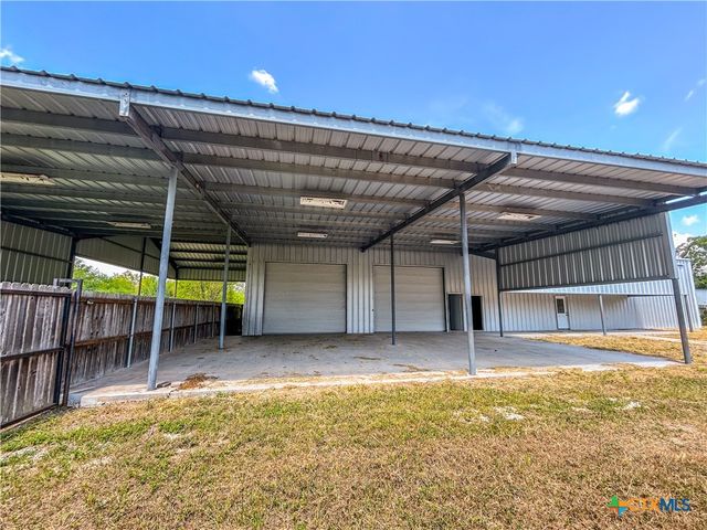 90 Honey Drive, Victoria, TX 77904