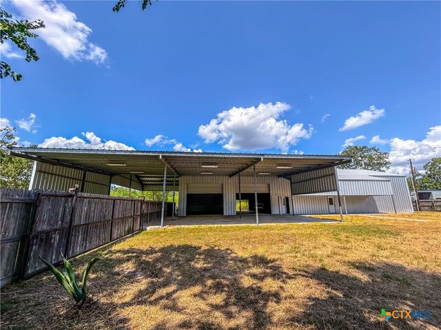 90 Honey Drive, Victoria, TX 77904