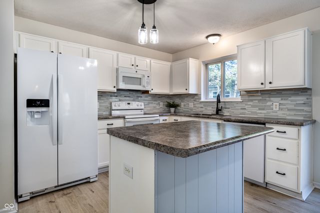 13992 Wakefield Place, Fishers, IN 46038