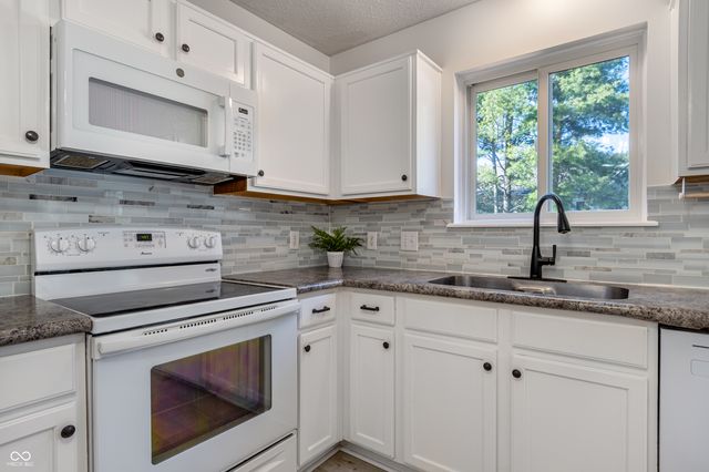 13992 Wakefield Place, Fishers, IN 46038