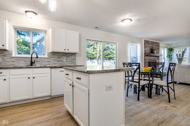 13992 Wakefield Place, Fishers, IN 46038