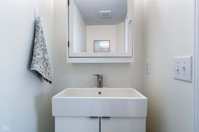 13992 Wakefield Place, Fishers, IN 46038