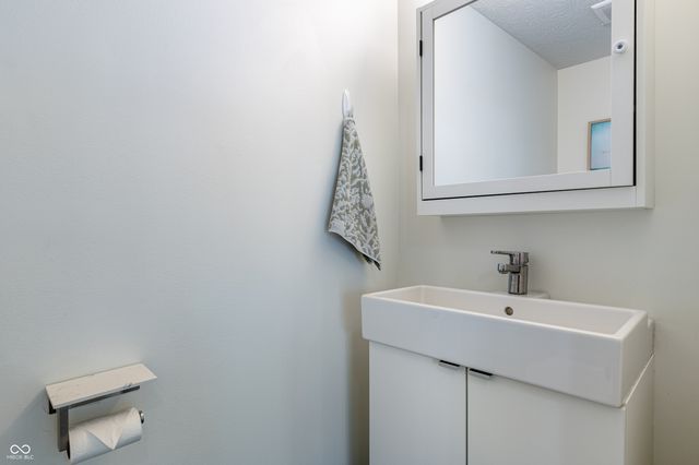 13992 Wakefield Place, Fishers, IN 46038