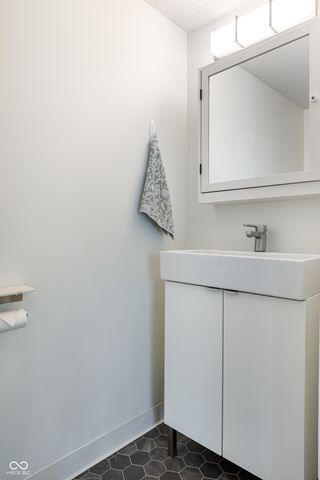 13992 Wakefield Place, Fishers, IN 46038