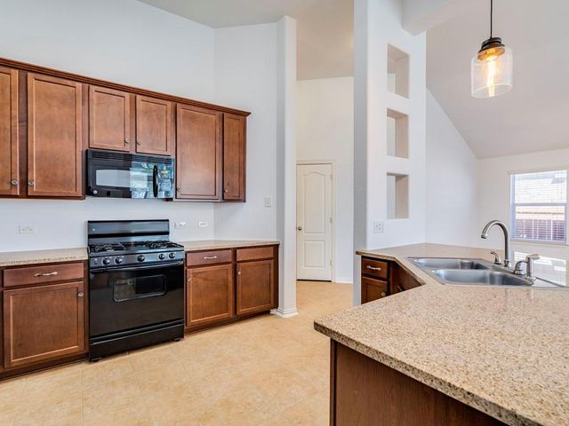 401 Strawberry Blonde DR, Buda, TX 78610