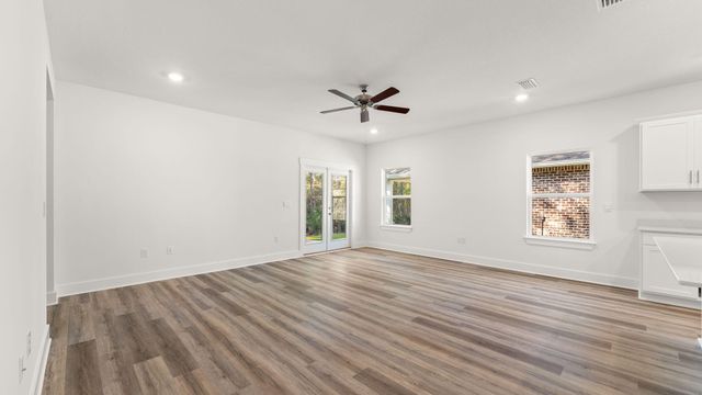 150 E Gray Owl Drive, Freeport, FL 32439