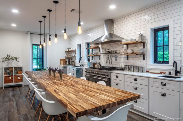 303 Navasota ST, Austin, TX 78702